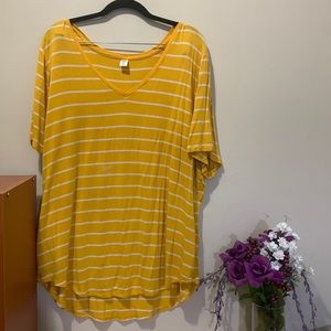 V-neck yellow striped tee